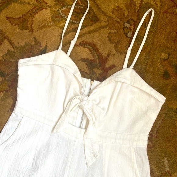 Cropped Knotted Linen-Blend Wide Leg Jumpsuit. - Picture 2 of 10